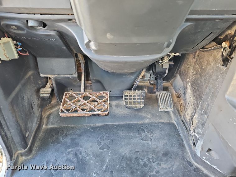 image for item DQ8517 2007 Mack Granite semi truck