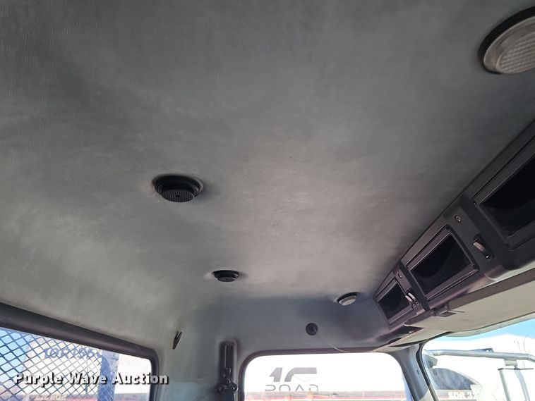 image for item DQ8517 2007 Mack Granite semi truck