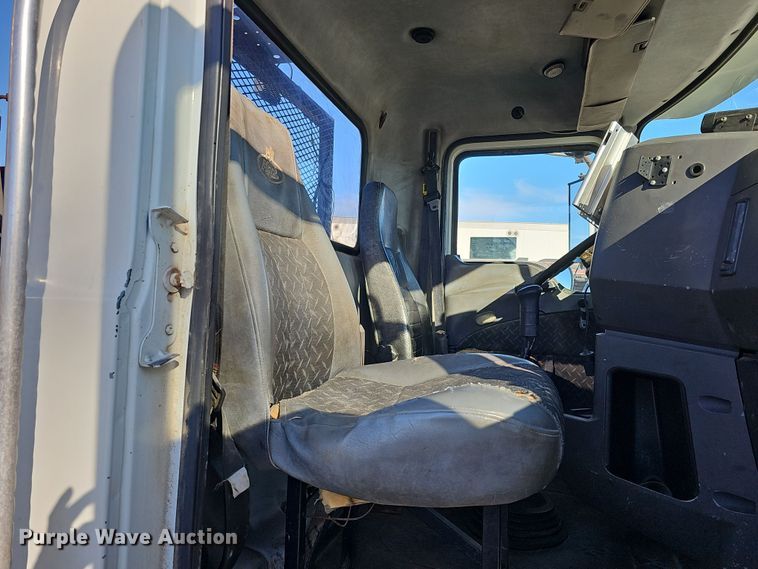 image for item DQ8517 2007 Mack Granite semi truck