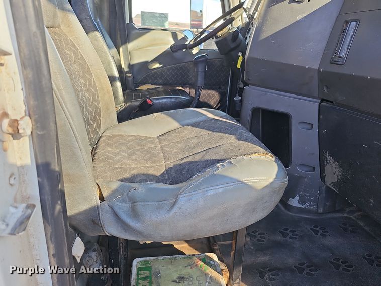 image for item DQ8517 2007 Mack Granite semi truck