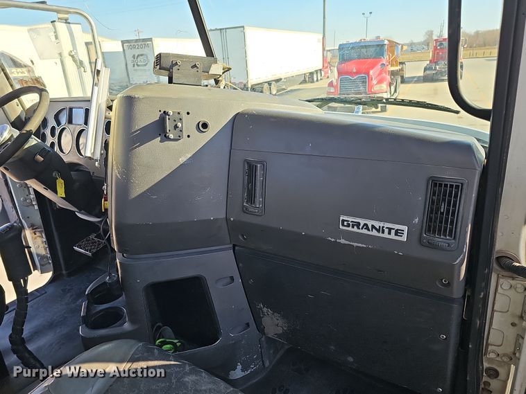 image for item DQ8517 2007 Mack Granite semi truck