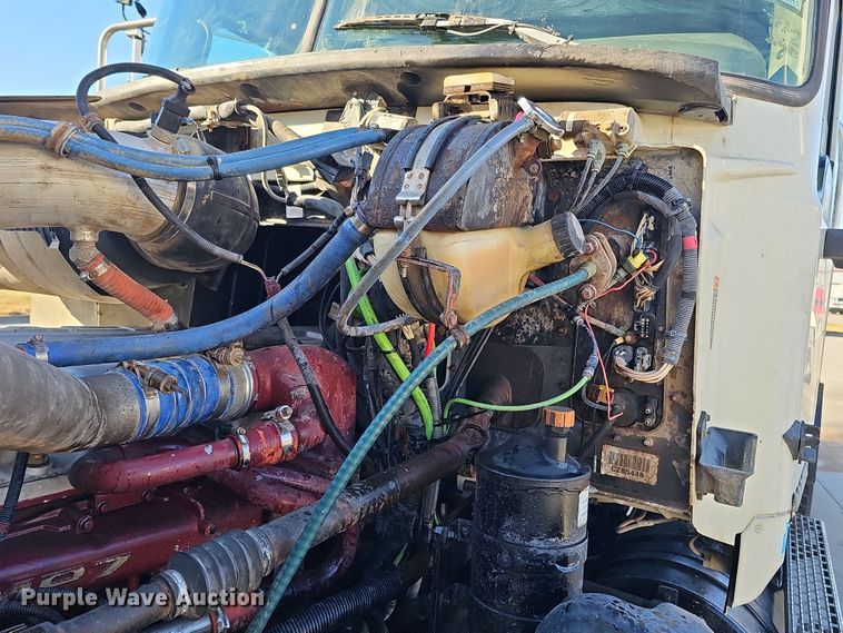 image for item DQ8517 2007 Mack Granite semi truck