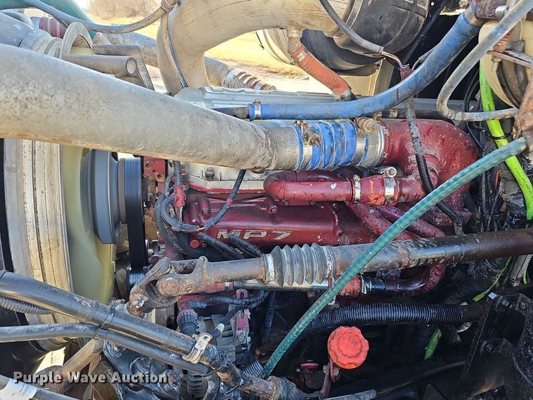 image for item DQ8517 2007 Mack Granite semi truck