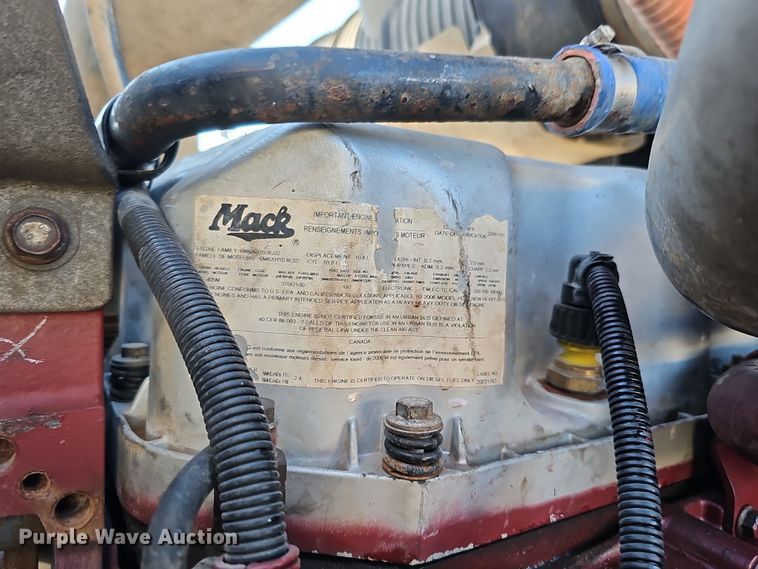 image for item DQ8517 2007 Mack Granite semi truck