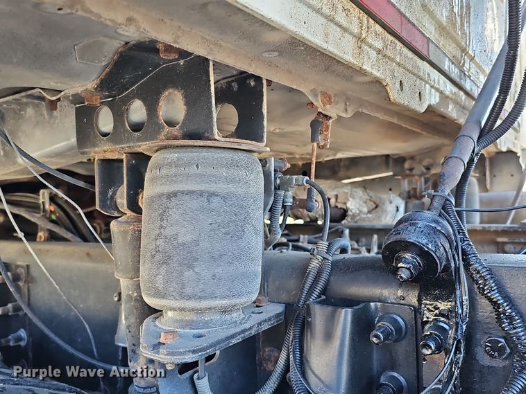 image for item DQ8517 2007 Mack Granite semi truck