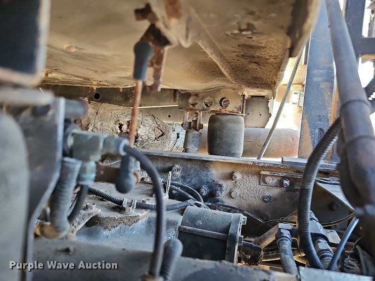 image for item DQ8517 2007 Mack Granite semi truck