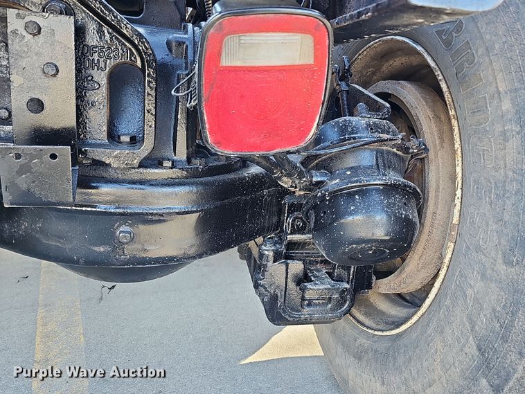 image for item DQ8517 2007 Mack Granite semi truck