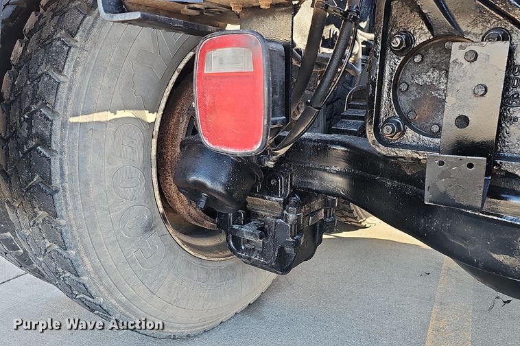 image for item DQ8517 2007 Mack Granite semi truck