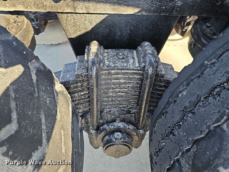 image for item DQ8517 2007 Mack Granite semi truck