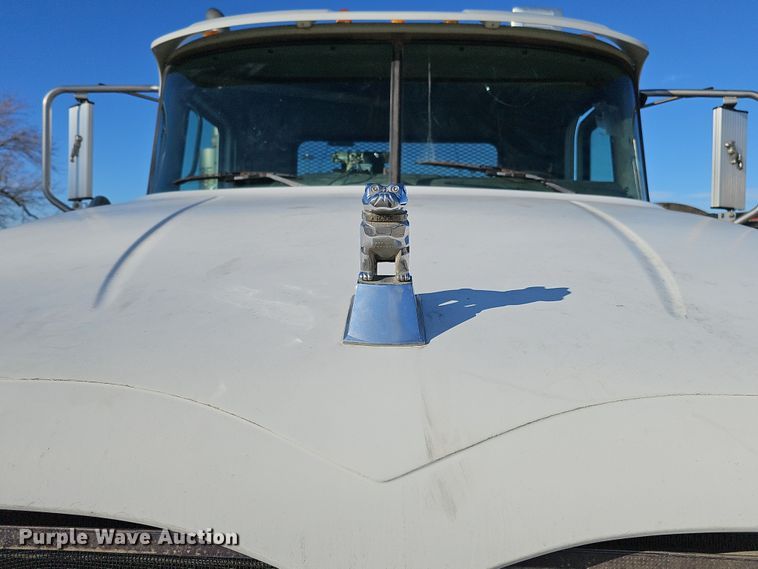 image for item DQ8517 2007 Mack Granite semi truck