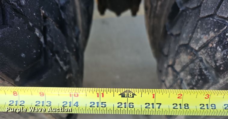 image for item DQ8517 2007 Mack Granite semi truck