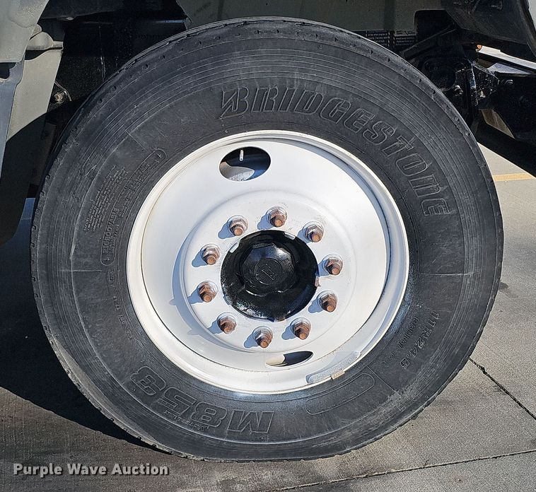 image for item DQ8517 2007 Mack Granite semi truck