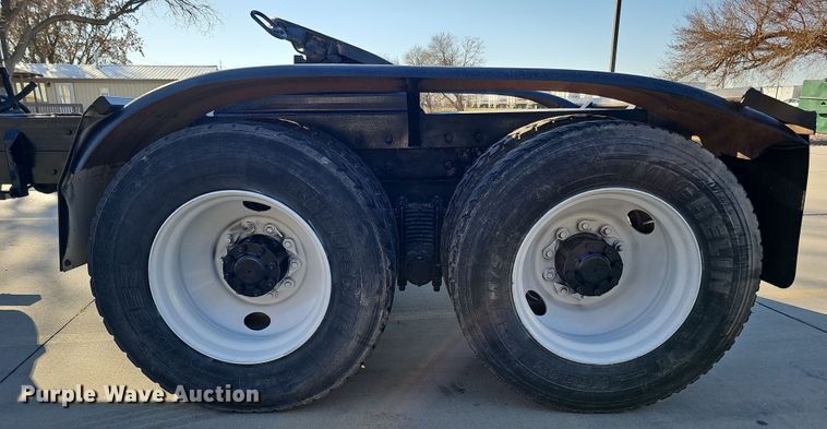 image for item DQ8517 2007 Mack Granite semi truck