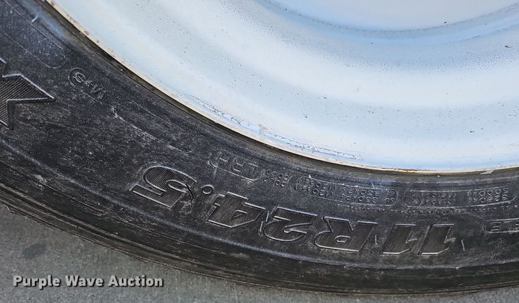 image for item DQ8517 2007 Mack Granite semi truck