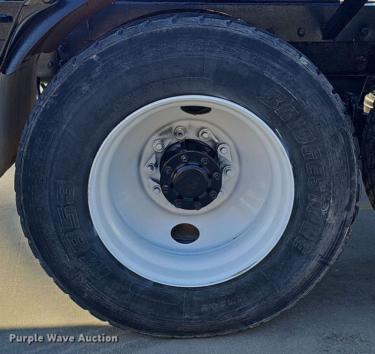 image for item DQ8517 2007 Mack Granite semi truck