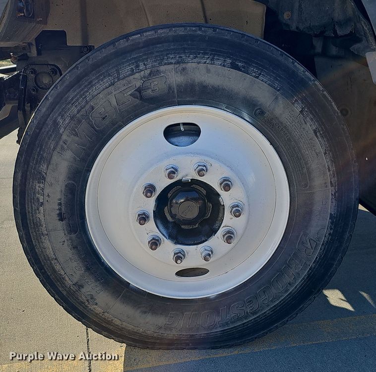 image for item DQ8517 2007 Mack Granite semi truck