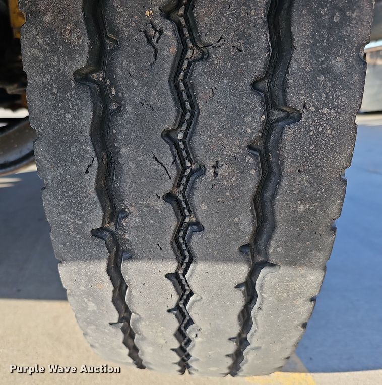 image for item DQ8517 2007 Mack Granite semi truck