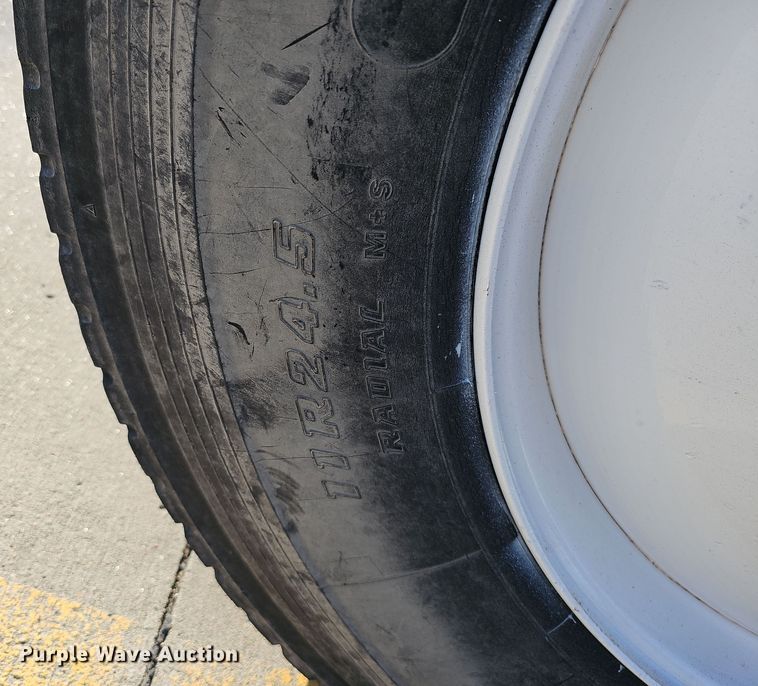 image for item DQ8517 2007 Mack Granite semi truck