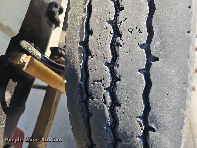 image for item DQ8517 2007 Mack Granite semi truck