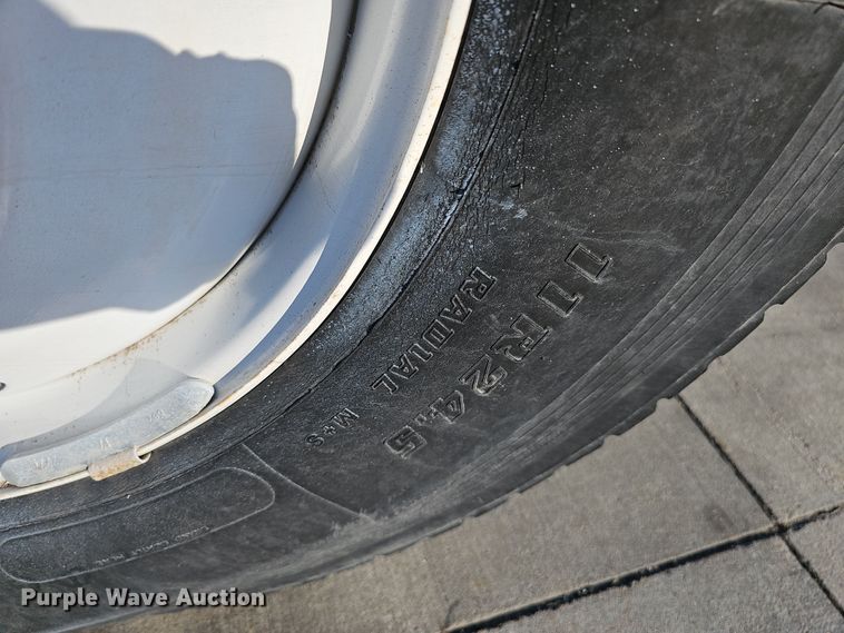 image for item DQ8517 2007 Mack Granite semi truck