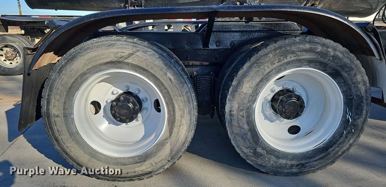 image for item DQ8517 2007 Mack Granite semi truck