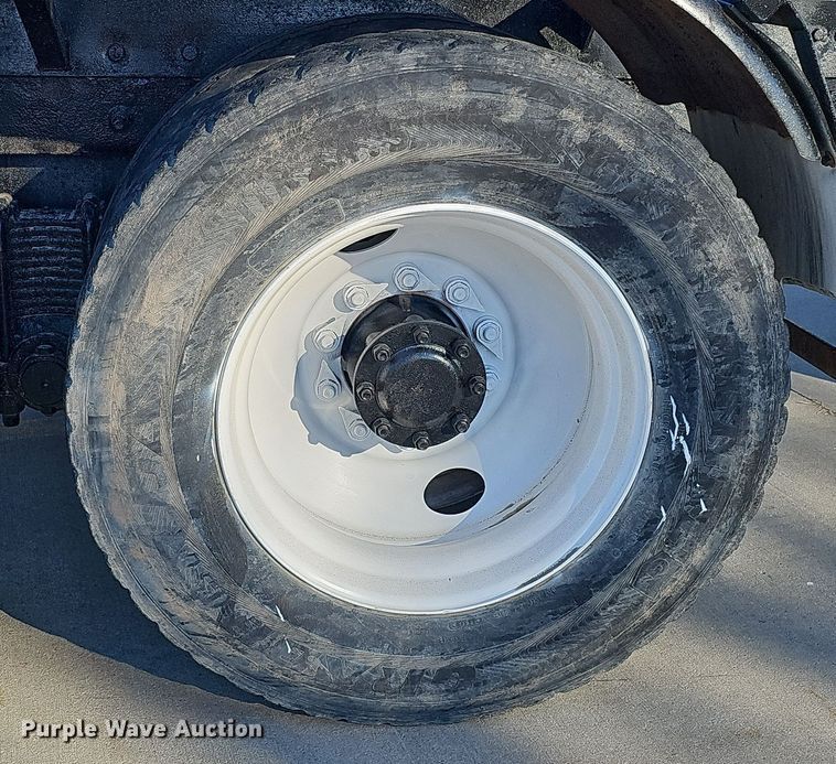 image for item DQ8517 2007 Mack Granite semi truck