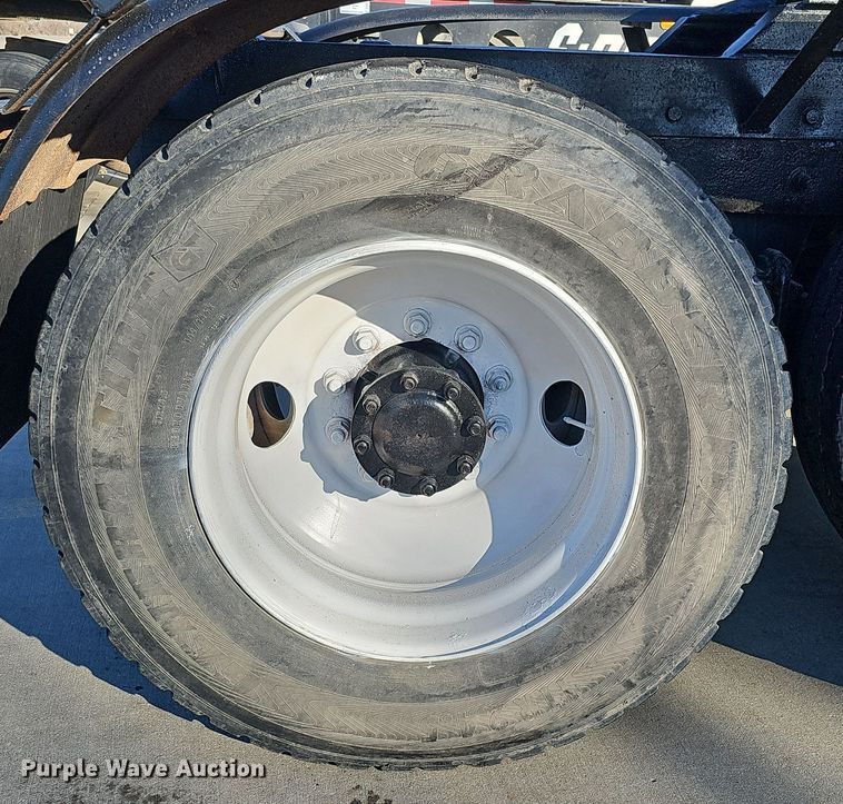 image for item DQ8517 2007 Mack Granite semi truck