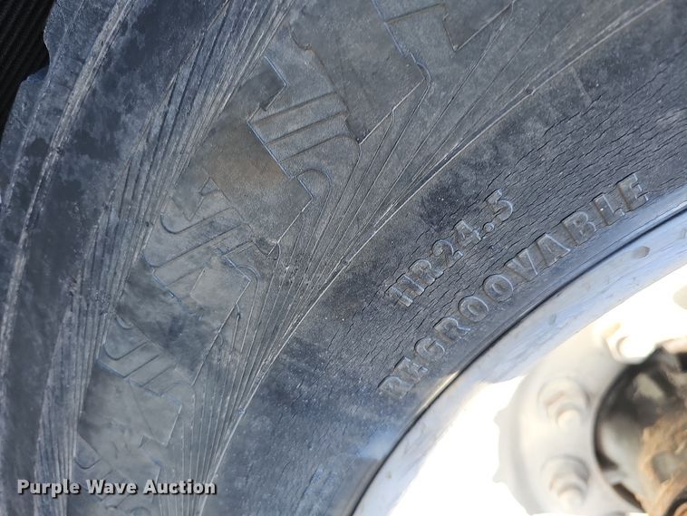 image for item DQ8517 2007 Mack Granite semi truck