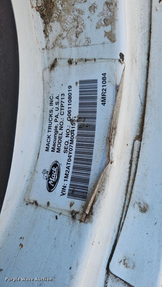 image for item DQ8517 2007 Mack Granite semi truck