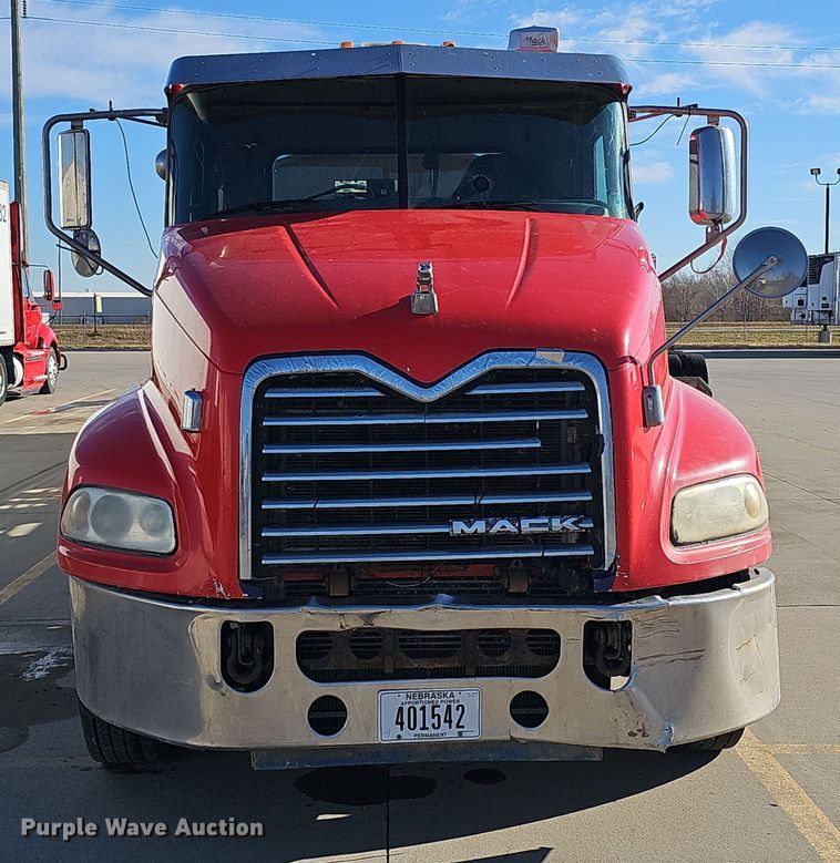 image for item DQ8520 2009 Mack CXU613 semi truck