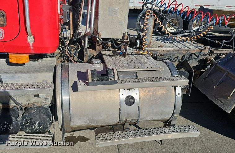 image for item DQ8520 2009 Mack CXU613 semi truck