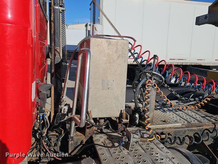 image for item DQ8520 2009 Mack CXU613 semi truck