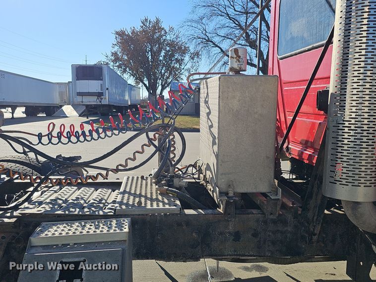 image for item DQ8520 2009 Mack CXU613 semi truck