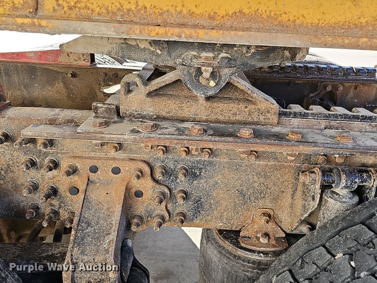 image for item DQ8520 2009 Mack CXU613 semi truck