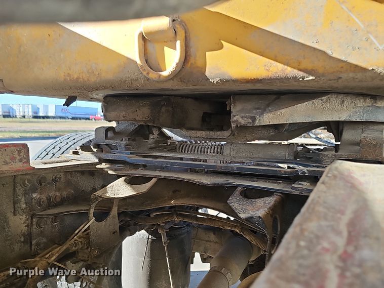 image for item DQ8520 2009 Mack CXU613 semi truck