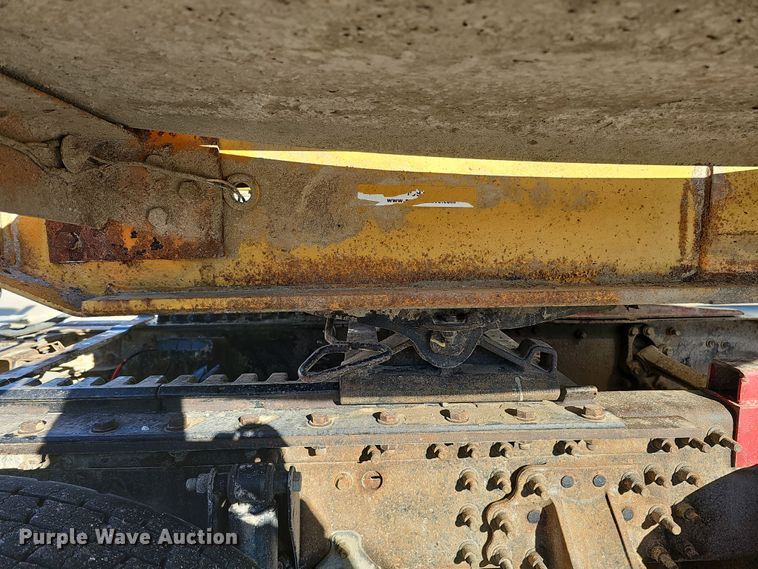 image for item DQ8520 2009 Mack CXU613 semi truck