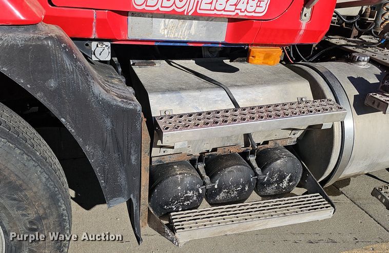 image for item DQ8520 2009 Mack CXU613 semi truck