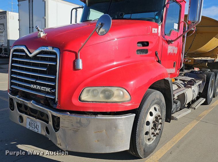 image for item DQ8520 2009 Mack CXU613 semi truck