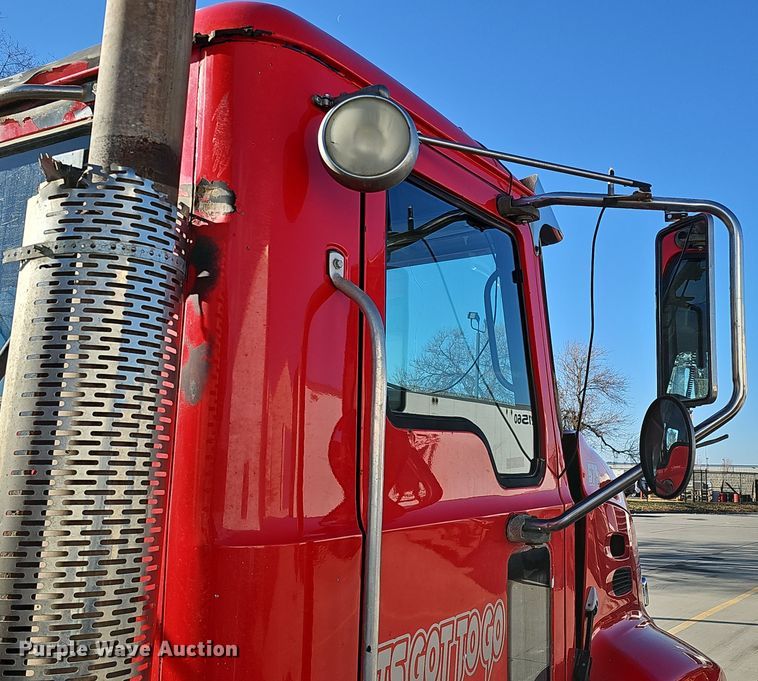 image for item DQ8520 2009 Mack CXU613 semi truck