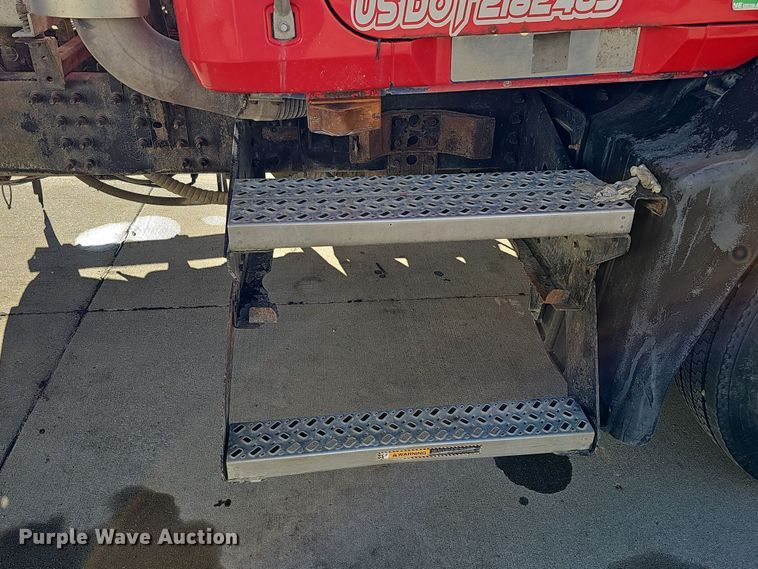 image for item DQ8520 2009 Mack CXU613 semi truck