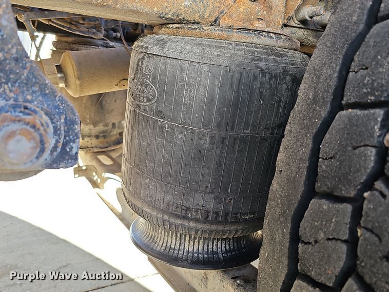 image for item DQ8520 2009 Mack CXU613 semi truck