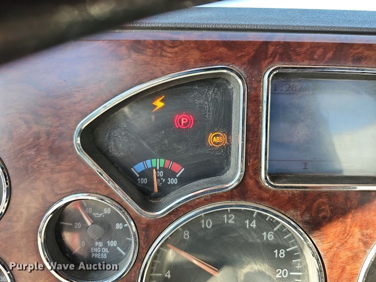 image for item DQ8520 2009 Mack CXU613 semi truck