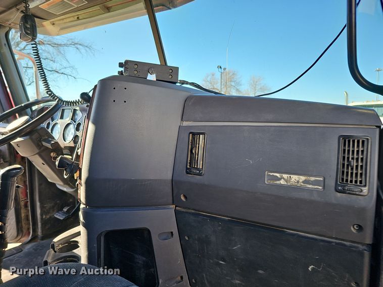 image for item DQ8520 2009 Mack CXU613 semi truck