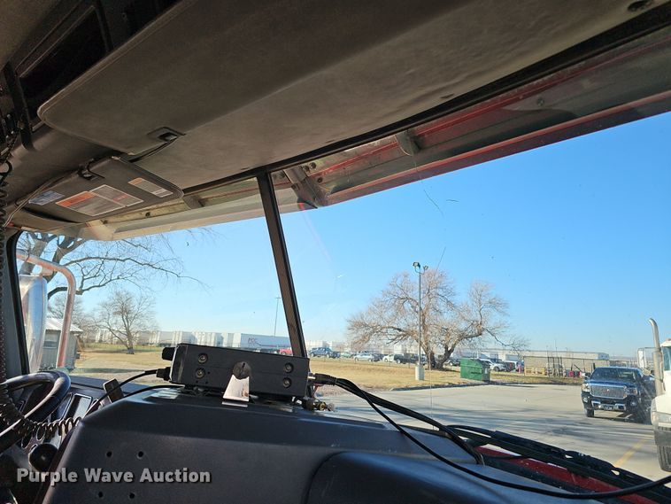 image for item DQ8520 2009 Mack CXU613 semi truck