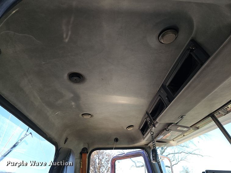 image for item DQ8520 2009 Mack CXU613 semi truck