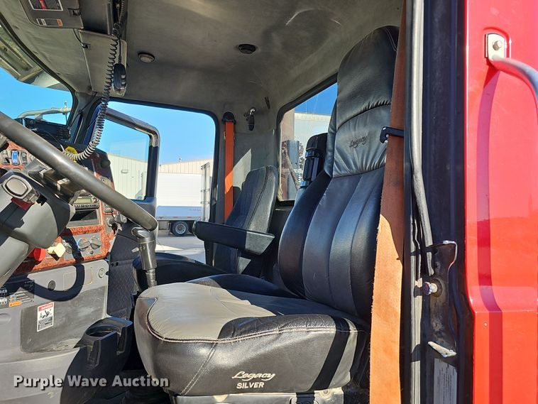 image for item DQ8520 2009 Mack CXU613 semi truck