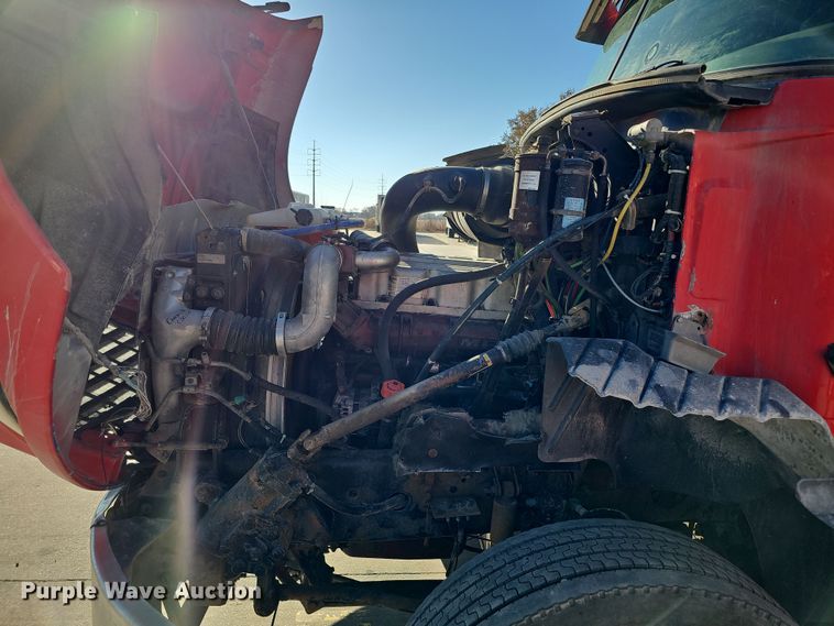 image for item DQ8520 2009 Mack CXU613 semi truck