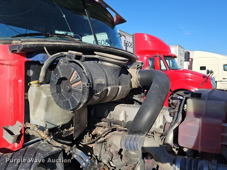 image for item DQ8520 2009 Mack CXU613 semi truck