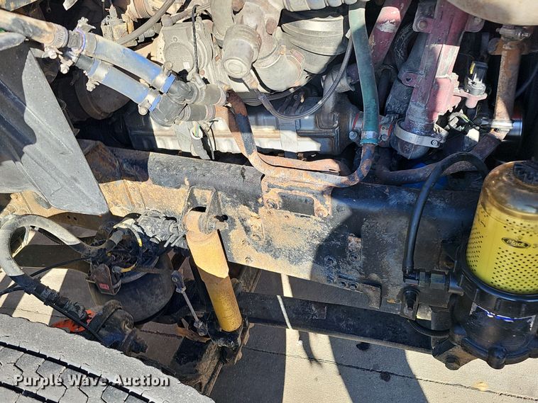 image for item DQ8520 2009 Mack CXU613 semi truck