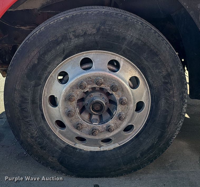 image for item DQ8520 2009 Mack CXU613 semi truck